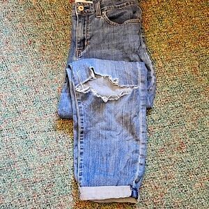 Distressed Levi Signature Jeans